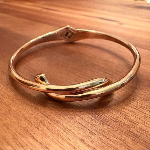 Lucky Brand Jewelry - Lucky Brand | Interlocking Spring Bangle | Rose Gold | 2.5” Diameter